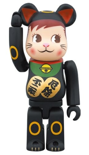 Fortune Cat BE@RBRICK (Peko-chan) figure, produced by Medicom Toy. Front view.
