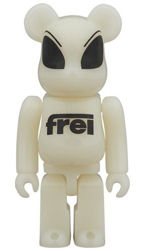 FREI BE@RBRICK 100% figure, produced by Be@Rbrick. Front view.