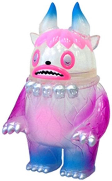 Garuru - Crystal Clear Vinyl w/ Pink, Purple and Blue Sprays figure by Itokin Park, produced by Super7. Front view.