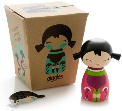 Giggles figure by Momiji, produced by Momiji. Packaging.