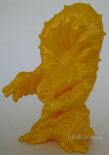 Greenmons Unpainted Yellow figure by Yuji Nishimura, produced by M1Go. Front view.