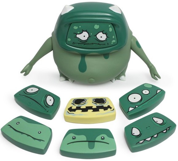 Groob - Goo figure by Andrew Bell, produced by Dyzplastic. Front view.