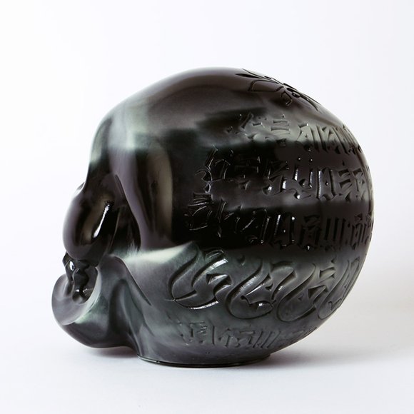 Hasadhu Shingon Skull - Black/GID Marbled figure by Usugrow, produced by Secret Base. Back view.