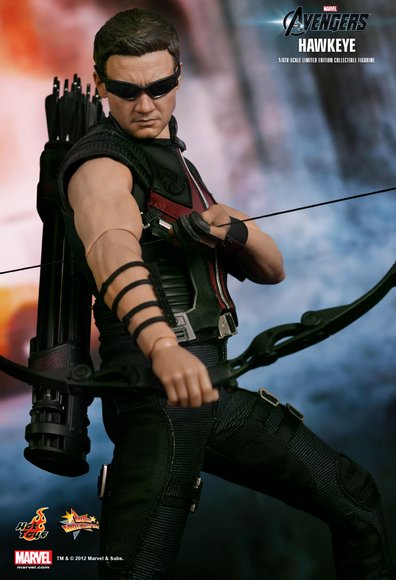 Hawkeye figure by Yulli, produced by Hot Toys. Front view.