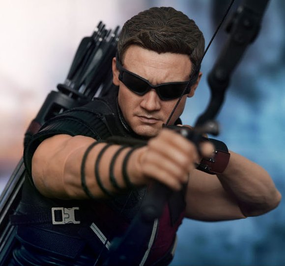 Hawkeye figure by Yulli, produced by Hot Toys. Detail view.