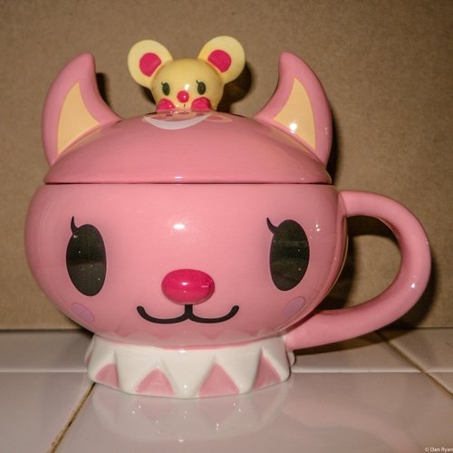 Hellcatz Peachy lidded tea cup figure by Devilrobots, produced by K-Company Co., Ltd.. Front view.