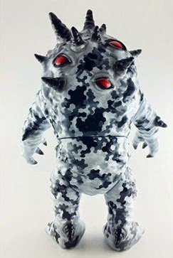 Hex Camo Eyezon figure by Obsessed Panda ( Michael Devera), produced by Max Toy Co.. Back view.
