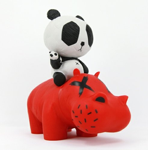 Hippo Panda figure by Cacooca, produced by Cacooca. Front view.