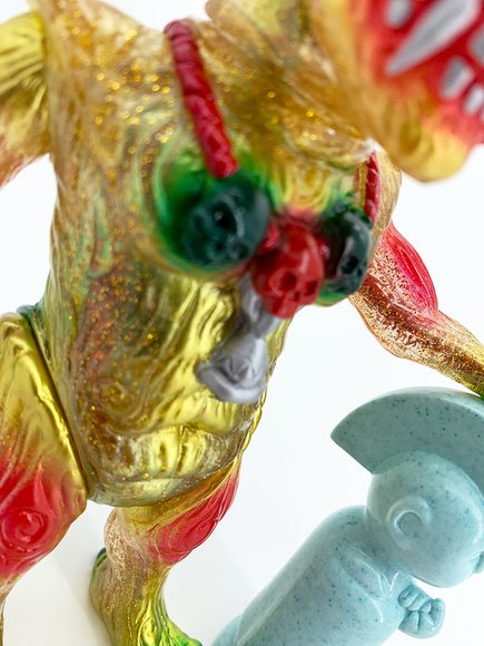 HOLIDAY CHEER APALALA figure by Toby Dutkiewicz, produced by Devils Head Productions. Detail view.