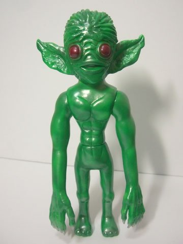 Hopkinsville Alien Green figure, produced by Marmit. Front view.