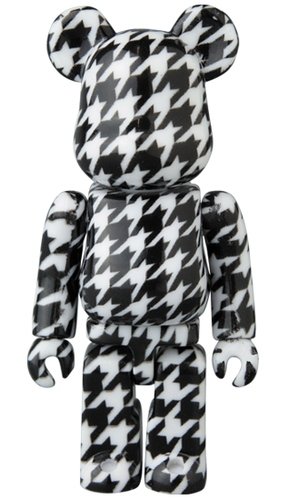 Houndstooth suit S36 Be@rbrick 100% figure, produced by Medicom Toy. Front view.