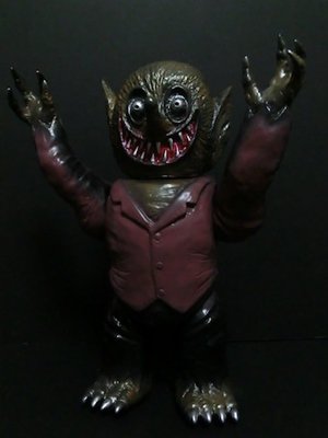 Howring X figure by Skull Head Butt, produced by Skull Head Butt. Front view.