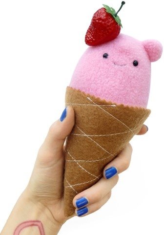 Ice Cream Cavey figure by A Little Stranger. Front view.