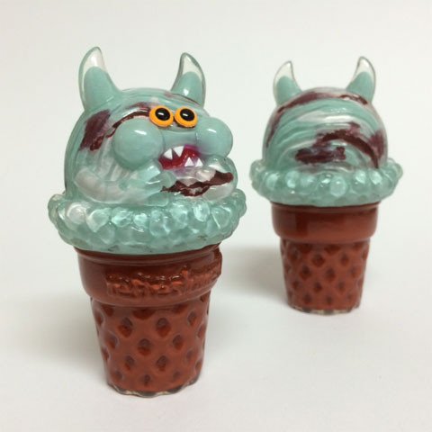 Ice Cream Monster - Mint Chocolate/Two Eyes figure by Aya Takeuchi, produced by Refreshment. Back view.