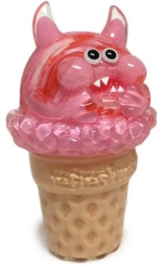Ice Cream Monster - Strawberry/Two Eye figure by Aya Takeuchi, produced by Refreshment. Front view.