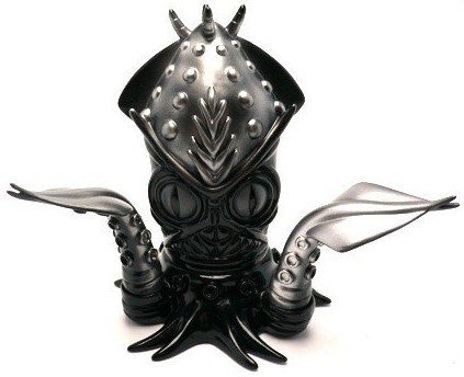 Ika-Gilas - Black w/ Silver Eyes figure by Frank Kozik, produced by Wonderwall. Front view.
