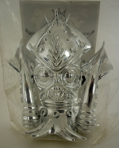 Ika-Gilas - Chrome figure by Frank Kozik, produced by Wonderwall. Front view.