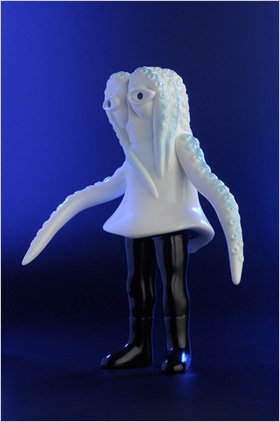 Ikageruge figure by Takao Saito, produced by Rainbow. Front view.