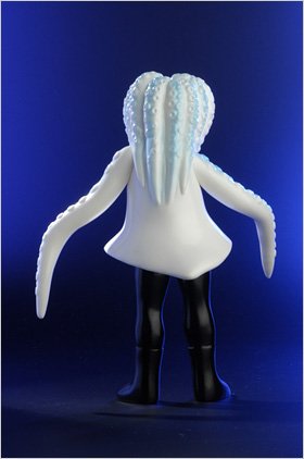 Ikageruge figure by Takao Saito, produced by Rainbow. Back view.