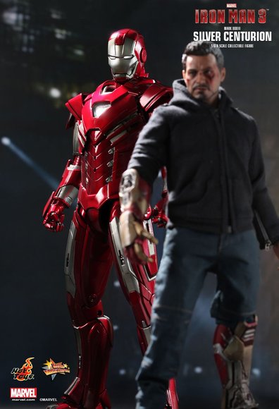 Iron Man 3 : Silver Centurion (Mark XXXIII) figure by Jc. Hong, produced by Hot Toys. Front view.