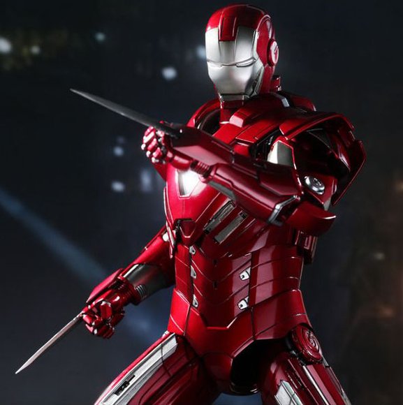 Iron Man 3 : Silver Centurion (Mark XXXIII) figure by Jc. Hong, produced by Hot Toys. Detail view.