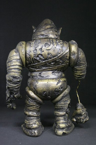 Itamu (Mecha Gorilla-Ju) figure by Pushead X Hirota Saigansho, produced by Hirota Saigansho. Back view.