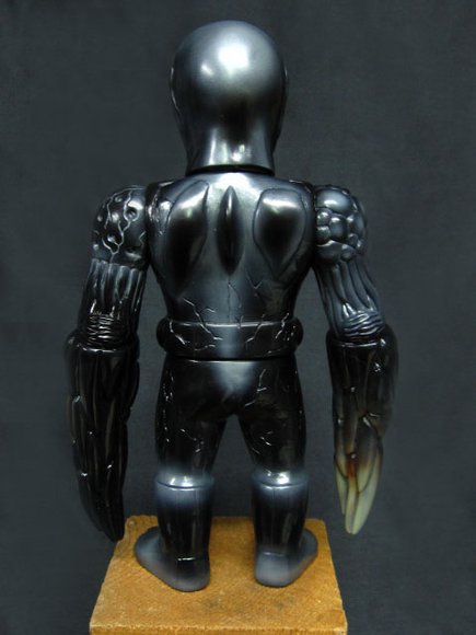 Itchiness Chevalier Noir figure by Atom A. Amaresura, produced by Realxhead. Back view.