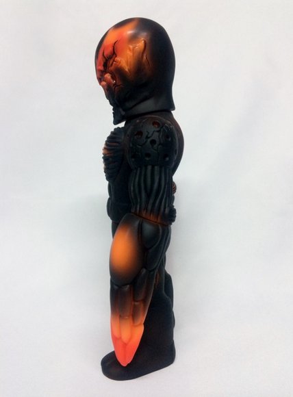Itchiness Purgatorium figure by Atom A. Amaresura, produced by Realxhead. Side view.