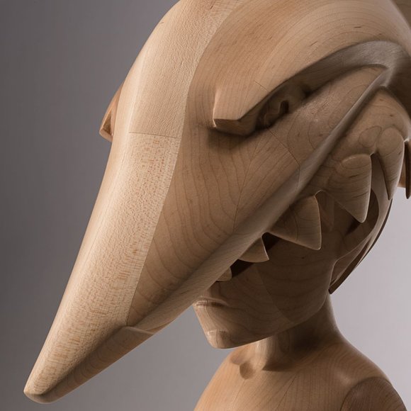 Jaws Wood figure by Mark Landwehr X Sven Waschk, produced by Coarsetoys. Detail view.