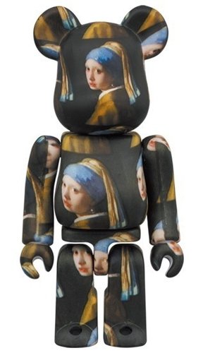 Johannes Vermeer「The Girl With The Pearl Earring」BE@RBRICK 100％ figure, produced by Medicom Toy. Front view.
