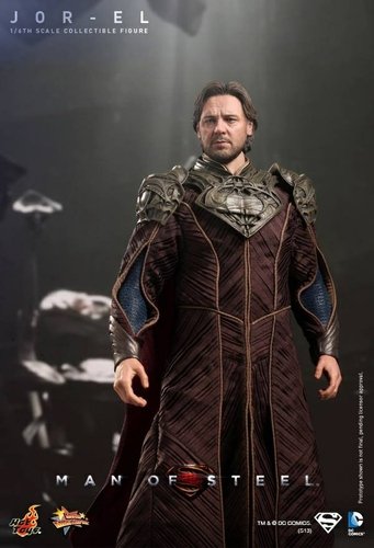 Jor-El figure by Dc Comics, produced by Hot Toys. Front view.