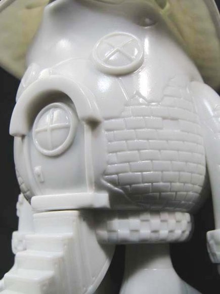 Kaijindoumei (Dream House Monster) - Mt White figure by Kaijin X Noriya Takeyama, produced by One-Up. Detail view.
