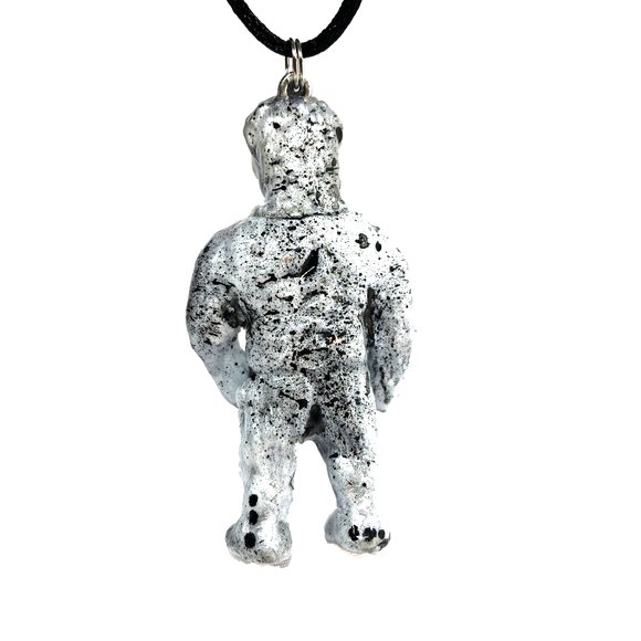 Kaijuwelry Pendant Ollieun Custom Ollie MVH VAG figure by Aeqea, produced by Gacha. Back view.
