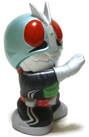 Kamen Rider 1 figure, produced by Banpresto. Side view.