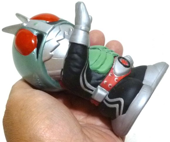 Kamen Rider 1 figure, produced by Banpresto. Side view.