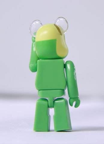 Keroro (ケロロ) Be@rbrick 100% figure, produced by Medicom Toy. Back view.