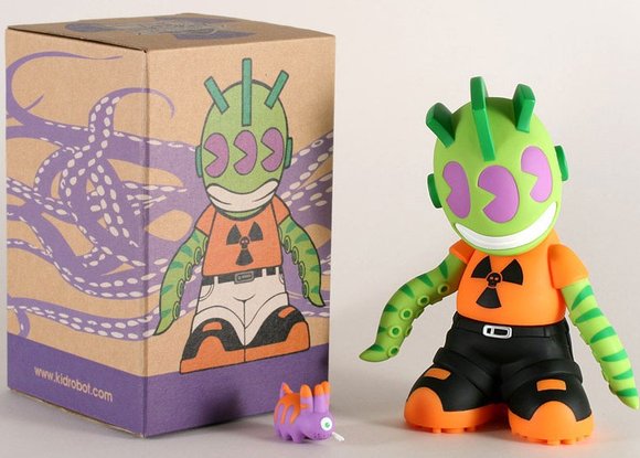 Kidrobot Mascot 18 - KidMutant figure by Frank Kozik, produced by Kidrobot. Packaging.