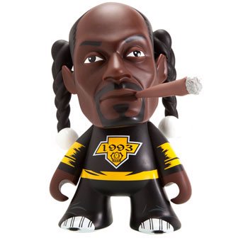 Kidrobot Snoop Dogg 4/20 7 Vinyl Figure figure by Snoop Dogg, produced by Kidrobot. Front view.