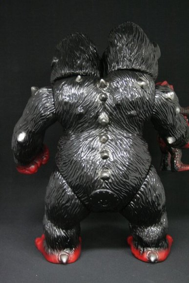 King Gorilla Ju figure by Yasuaki Hirota, produced by Hirota Saigansho. Back view.