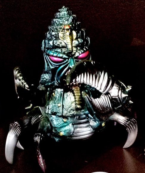 King Jinx figure by Paul Kaiju. Front view.
