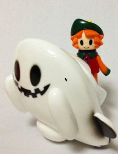 Kinohel White Ghost UFO figure by P.P.Pudding (Gen Kitajima), produced by P.P.Pudding. Front view.