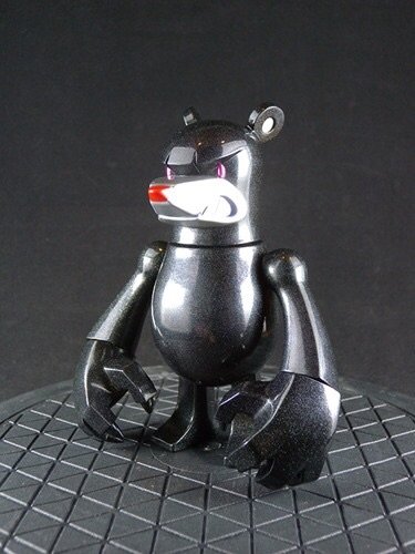 Knuckle Bear Cosmic figure by Touma. Front view.