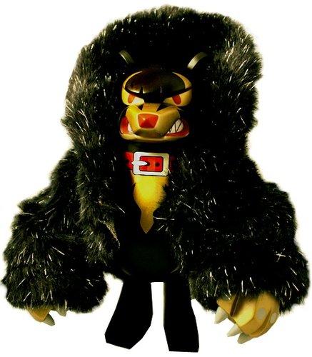 Knuckle Bear - Gold King figure by Touma, produced by Toy2R. Front view.