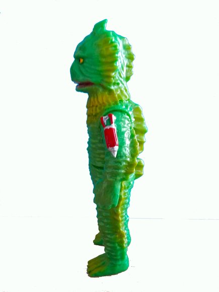 Lagon - Green figure by Yamomark, produced by Yamomark. Side view.