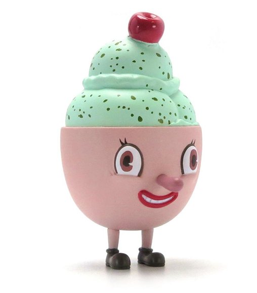 Lil Scoopy - Pistachio figure by Nouar, produced by Martian Toys. Detail view.