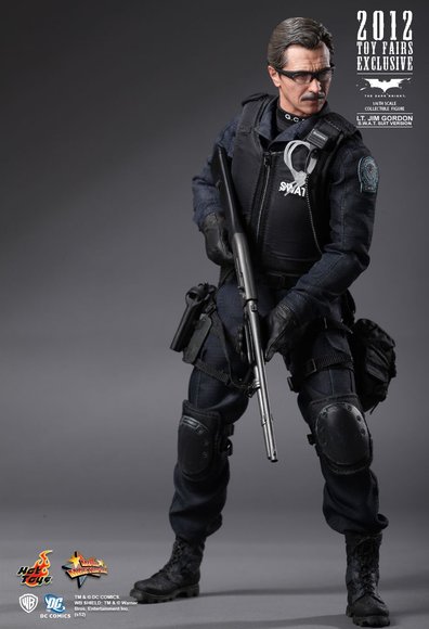 Lt. Jim Gordon (S.W.A.T. Suit Version) figure by Kojun, produced by Hot Toys. Front view.
