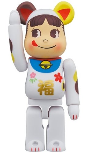 Lucky Cat - Peko-chan blessing BE@RBRICK 100% figure, produced by Medicom Toy. Front view.