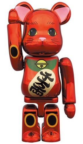 Lucky cat - Plum gold plating BE@RBRICK 100% figure, produced by Medicom Toy. Front view.