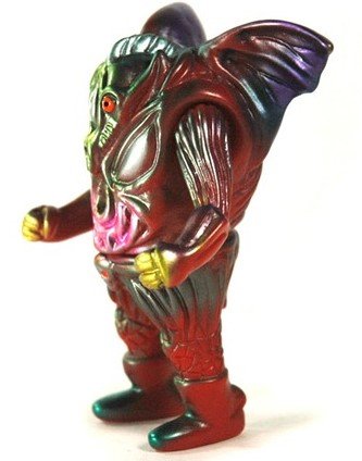 Luftkaiser - HP figure by Paul Kaiju, produced by Toy Art Gallery. Side view.
