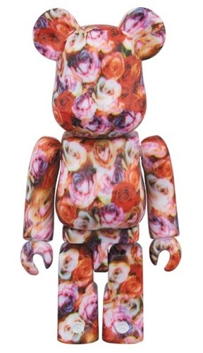 M / mika ninagawa Rose BE@RBRICK 100% figure, produced by Medicom Toy. Front view.